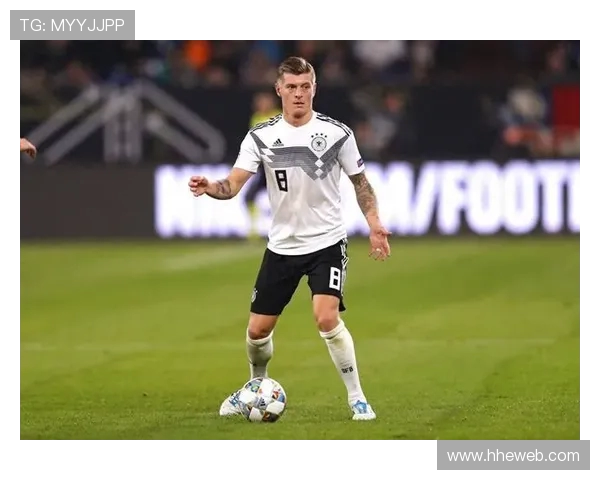 克罗斯在足球世界中的传奇之路与他对球队的深远影响分析